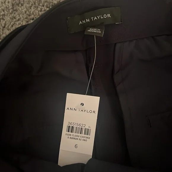 NWT Ann Taylor Belted Taper Pant - Curvy Fit size 6 in navy blue - Picture 3 of 3